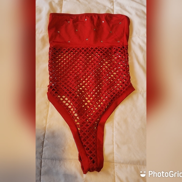 One piece - Picture 2 of 5